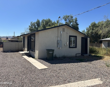 833 E Marguerite Avenue - Photo Thumbnail 1