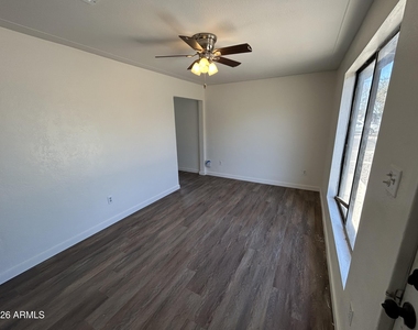 833 E Marguerite Avenue - Photo Thumbnail 2