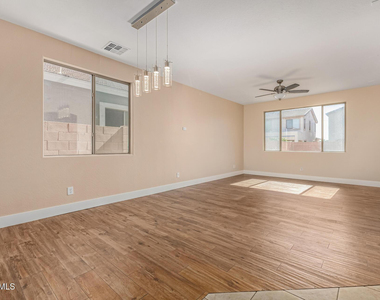 10625 E Knowles Avenue - Photo Thumbnail 3