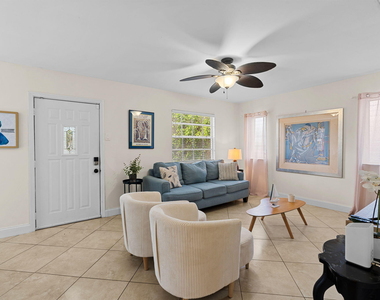255 Ne 12th Street - Photo Thumbnail 13