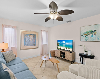255 Ne 12th Street - Photo Thumbnail 15