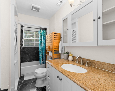 255 Ne 12th Street - Photo Thumbnail 25
