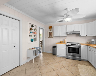 255 Ne 12th Street - Photo Thumbnail 22