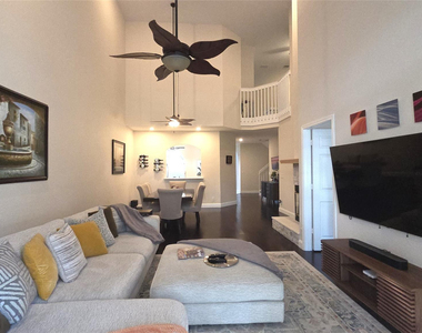 504 W Palm Aire Drive - Photo Thumbnail 9