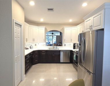 504 W Palm Aire Drive - Photo Thumbnail 1