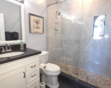 504 W Palm Aire Drive - Photo Thumbnail 16
