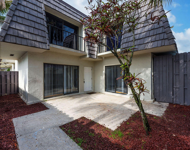 1755 N Congress Avenue - Photo Thumbnail 2