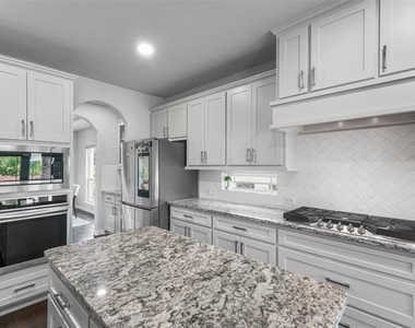 3217 Austin Bayou Trail - Photo Thumbnail 14