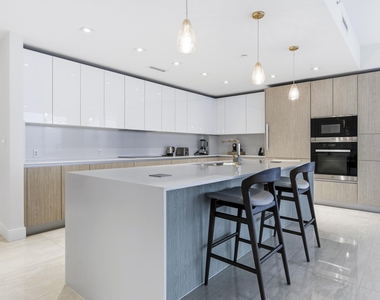 3100 N Ocean Drive N - Photo Thumbnail 11