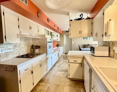 10729 W Sun City Boulevard - Photo Thumbnail 2
