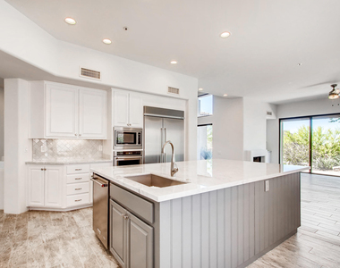 11015 E Desert Vista Drive - Photo Thumbnail 4