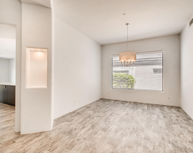11015 E Desert Vista Drive - Photo Thumbnail 2