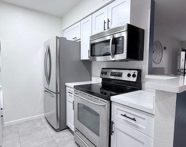 5995 N 78th Street - Photo Thumbnail 10