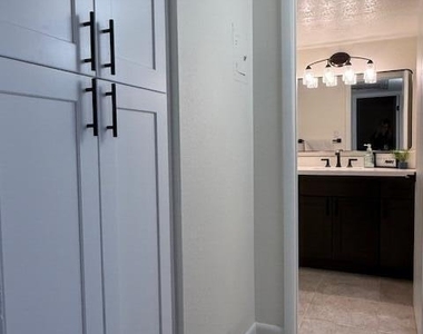5995 N 78th Street - Photo Thumbnail 14