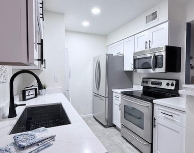5995 N 78th Street - Photo Thumbnail 9