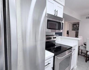 5995 N 78th Street - Photo Thumbnail 11