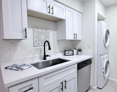 5995 N 78th Street - Photo Thumbnail 8
