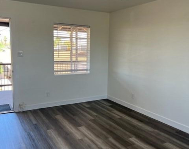746 W Turney Avenue - Photo Thumbnail 1
