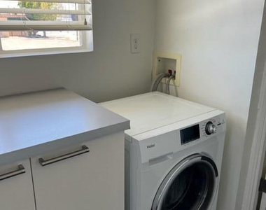 746 W Turney Avenue - Photo Thumbnail 8