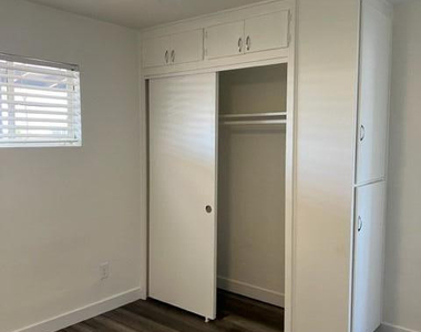 746 W Turney Avenue - Photo Thumbnail 5