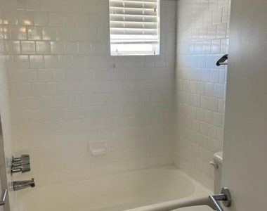746 W Turney Avenue - Photo Thumbnail 7