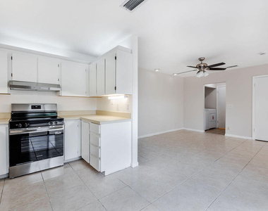 1773 N Congress Avenue - Photo Thumbnail 12