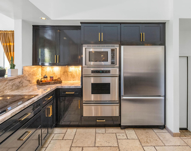 6198 N 28th Place - Photo Thumbnail 10