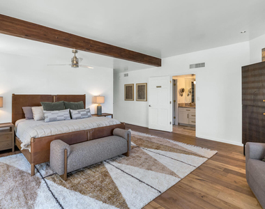 6198 N 28th Place - Photo Thumbnail 12