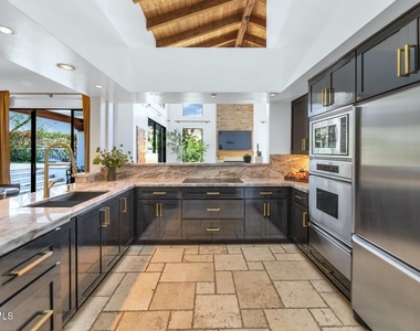 6198 N 28th Place - Photo Thumbnail 9
