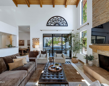 6198 N 28th Place - Photo Thumbnail 5