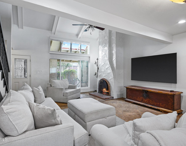 7118 E Buena Terra Way - Photo Thumbnail 11