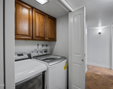7118 E Buena Terra Way - Photo Thumbnail 22