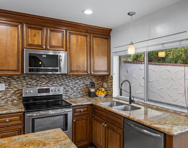7118 E Buena Terra Way - Photo Thumbnail 15