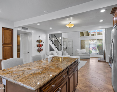 7118 E Buena Terra Way - Photo Thumbnail 16