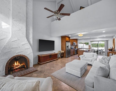 7118 E Buena Terra Way - Photo Thumbnail 9