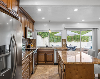 7118 E Buena Terra Way - Photo Thumbnail 13
