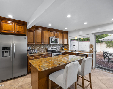 7118 E Buena Terra Way - Photo Thumbnail 12