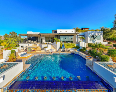 5632 N Camelback Canyon Drive - Photo Thumbnail 4