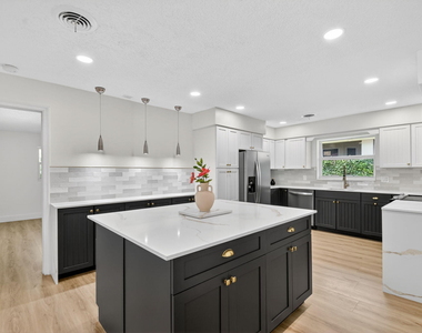 1221 Singer Drive - Photo Thumbnail 2