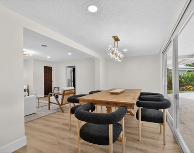 1221 Singer Drive - Photo Thumbnail 10