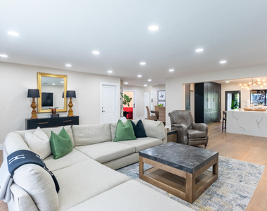 335 Franklin Road - Photo Thumbnail 5