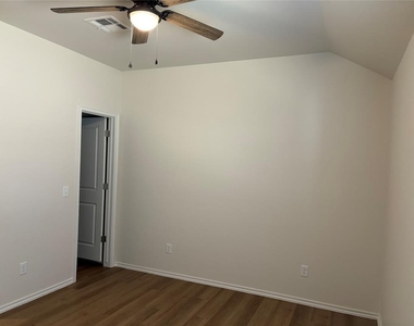 819 S Wilson Avenue - Photo Thumbnail 5