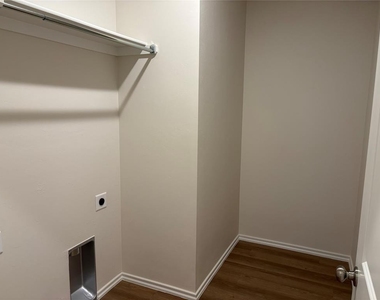819 S Wilson Avenue - Photo Thumbnail 11