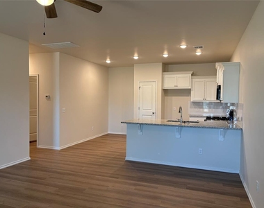 819 S Wilson Avenue - Photo Thumbnail 13