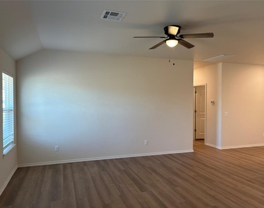 819 S Wilson Avenue - Photo Thumbnail 14