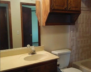 4107 Heritage Place Drive - Photo Thumbnail 1