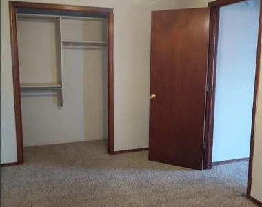 4107 Heritage Place Drive - Photo Thumbnail 2