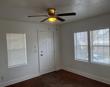 1800 Exchange Avenue - Photo Thumbnail 9