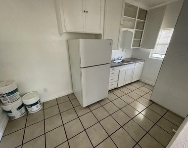 1800 Exchange Avenue - Photo Thumbnail 6