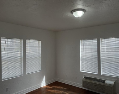 1800 Exchange Avenue - Photo Thumbnail 2